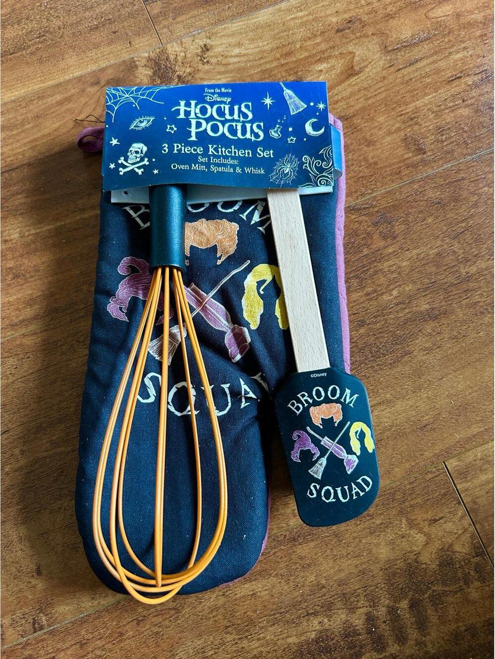 DISNEY HOCUS POCUS ~ BROOM SQUAD 3 Piece Kitchen Set-Oven Mitt, Spatula & Whisk